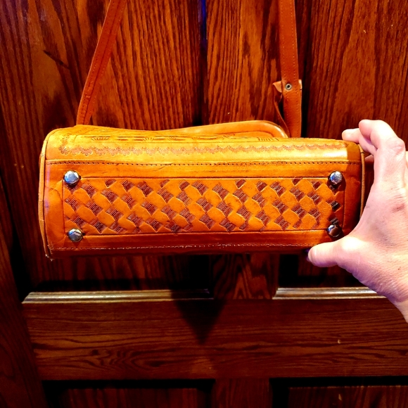 REAL LEATHER EMBOSSED PURSE - Picture 6 of 6